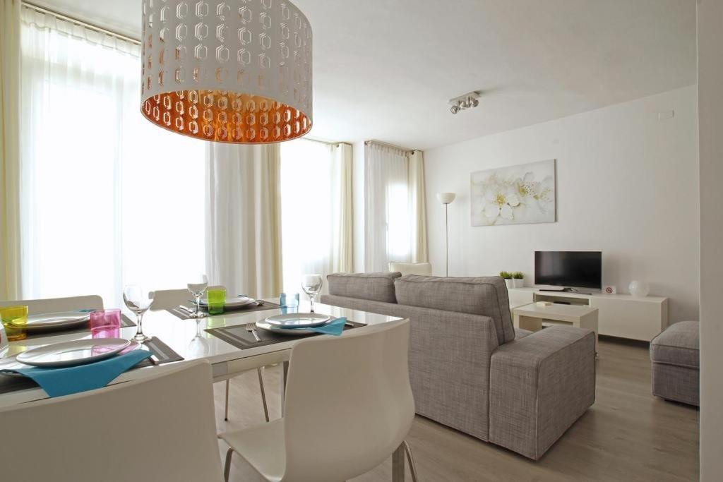 Warm Sands Apartment By Hello Homes Ситжес Екстериор снимка