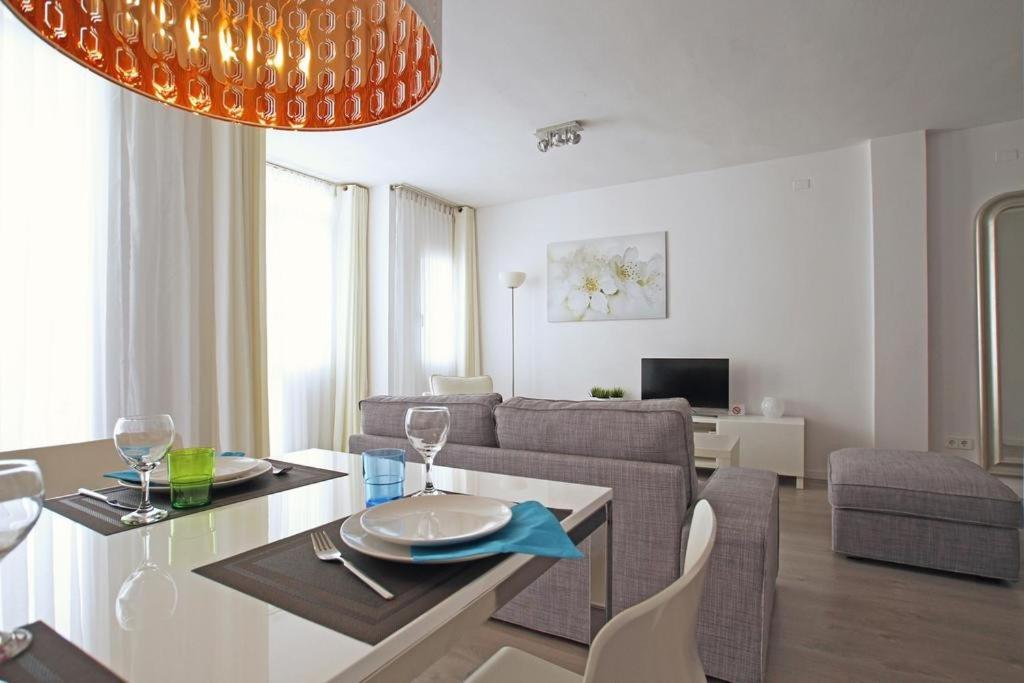 Warm Sands Apartment By Hello Homes Ситжес Екстериор снимка