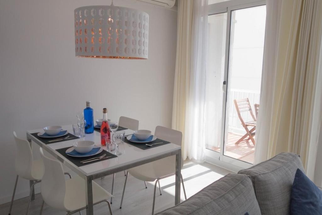 Warm Sands Apartment By Hello Homes Ситжес Екстериор снимка