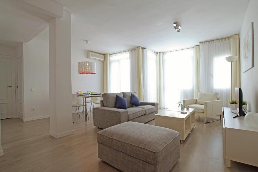 Warm Sands Apartment By Hello Homes Ситжес Екстериор снимка