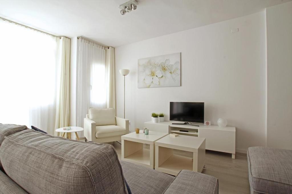 Warm Sands Apartment By Hello Homes Ситжес Екстериор снимка