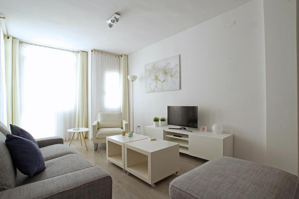 Warm Sands Apartment By Hello Homes Ситжес Екстериор снимка