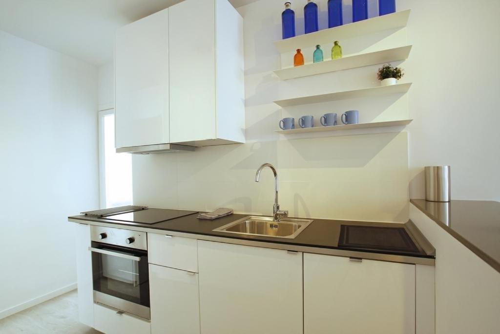 Warm Sands Apartment By Hello Homes Ситжес Екстериор снимка